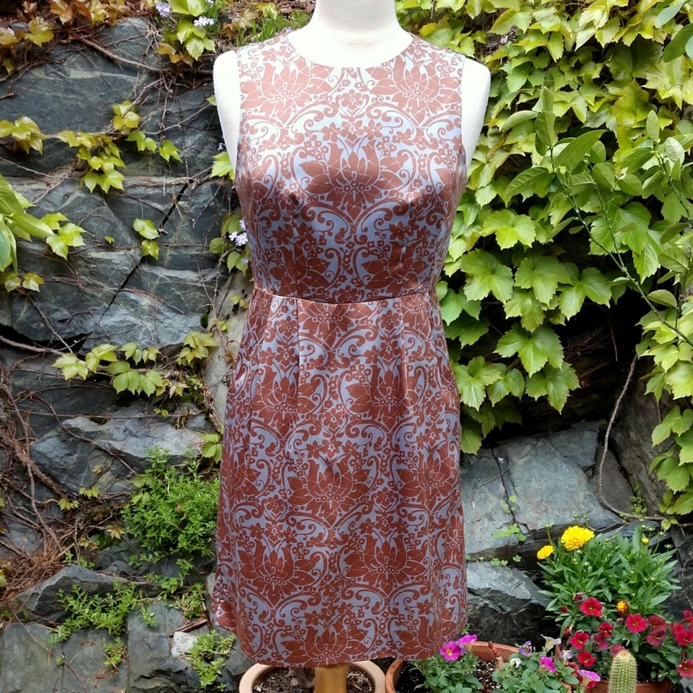BR sleeveless round neck dress with pockets